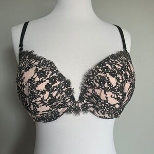 Victoria's Secret Very Sexy Pigeonnant Push Up Beige Black Rhinestone Lace Bra